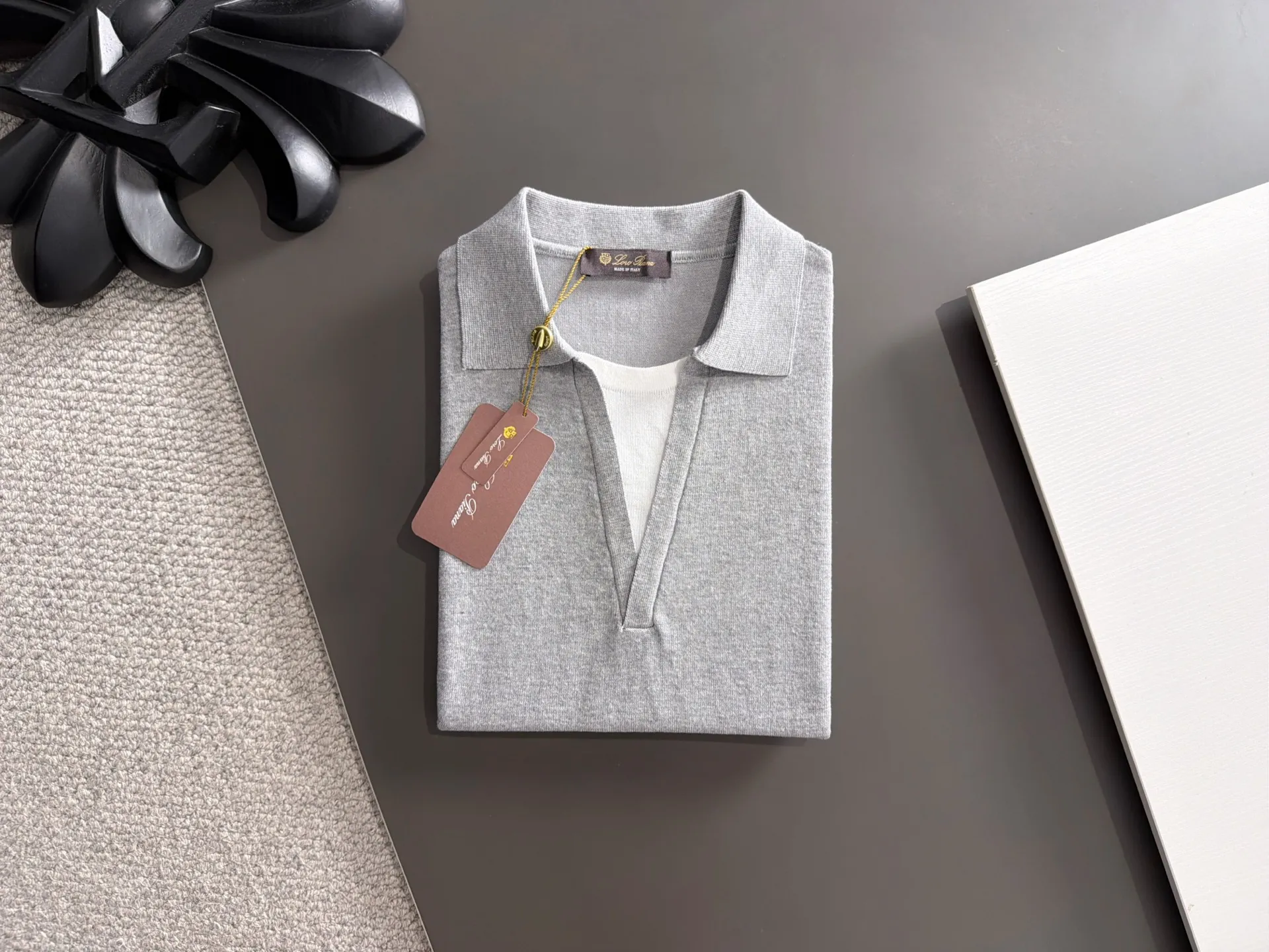 Next day shipment LP high quality Loro Piana 26ss New Arrival men's short-sleeved T-shirt Made of combed cotton yarn knitted cotton fabric, no pressure when entering and exiting the counter Exclusive control of raw materials It feels substantial when weighed, and the upper body is more textured than ordinary T-shirts. This texture can cope with the weather easily and is suitable for both hot and cold! Loose fit design, looks noble. The only correct version is available Size: M to XXXL